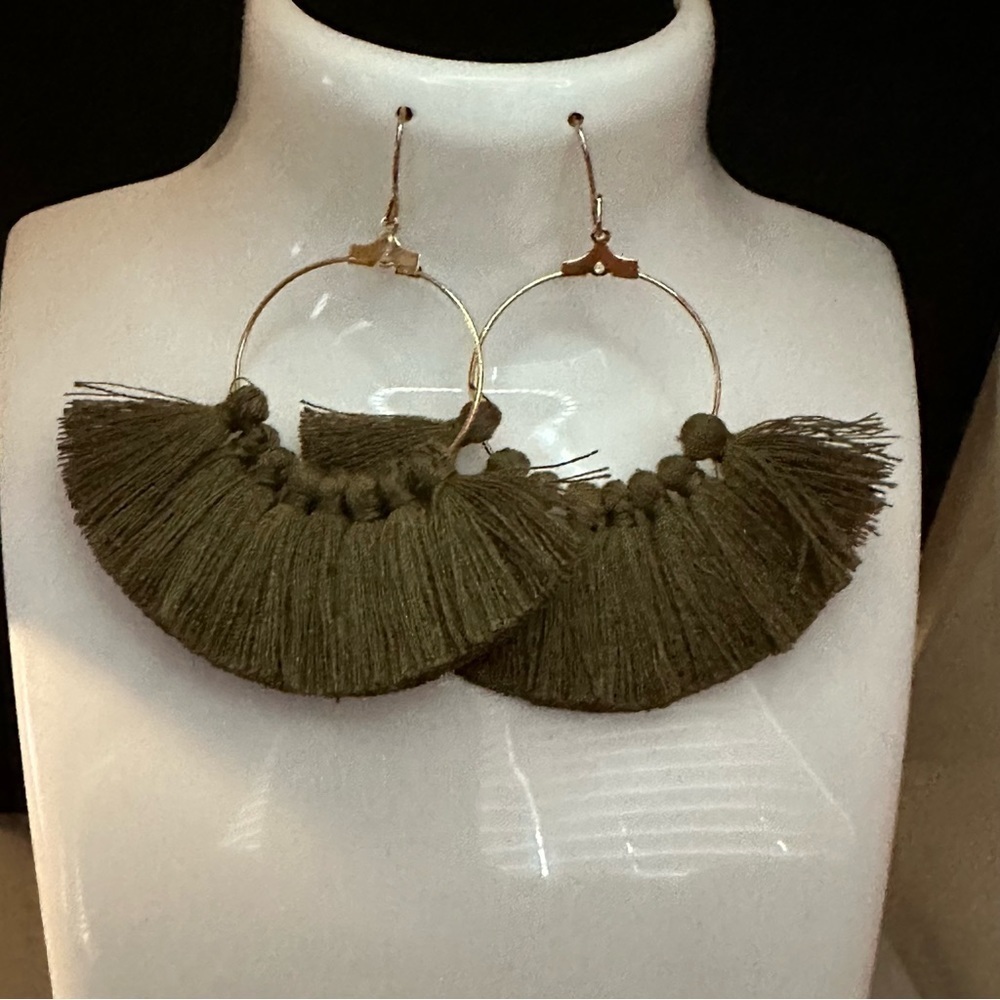 5/$20‎ round brown fringe earrings